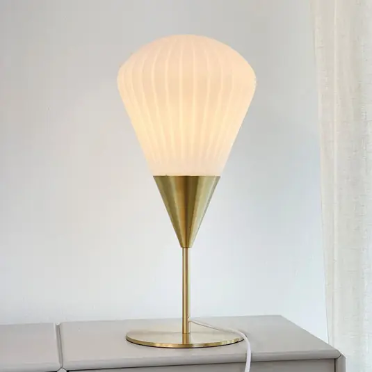 Vásárlói kedvenc Dyberg Larsen Ballon asztali lámpa, fehér/sárgaréz színű, 46 cm