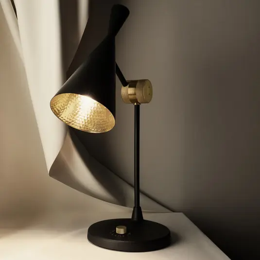 Tom Dixon LED asztali lámpa Beat, fekete, sárgaréz, magasság 53 cm Expressz kézbesítés