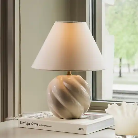 Szuper ajánlat Globen Lighting asztali világítás DAHLIA, bézs/bézs, magasság 31 cm