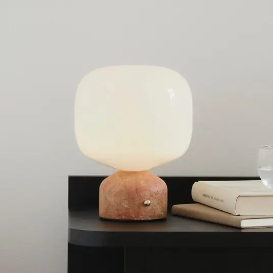 Expressz szállítás GEJST LED tölthető asztali világítás Meemo, borostyánszínű márvány, üveg, USB