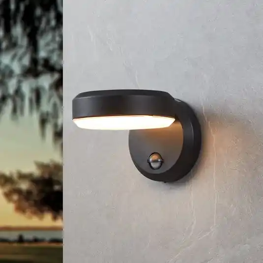 Fornaci LED kültéri falilámpa, fekete, szélesség 16 cm, érzékelővel Gyors kiszállítás