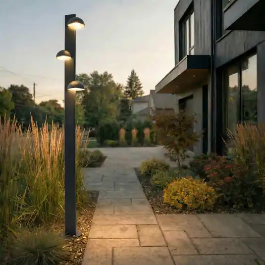 Lucande Velira LED kültéri világítás, fekete, 220 cm, 3 izzós Kedvezményes ár