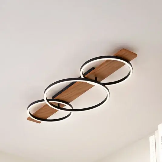 Különleges ajánlat Lindby LED mennyezeti lámpa Galad, fekete, fa, 3 lámpás, 98 cm