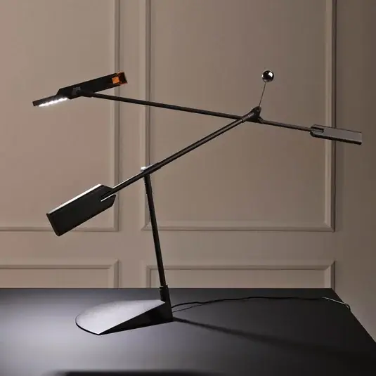 Kihagyhatatlan ajánlat Stilnovo LED asztali lámpa Halley, fekete, kinyúlás 100 cm