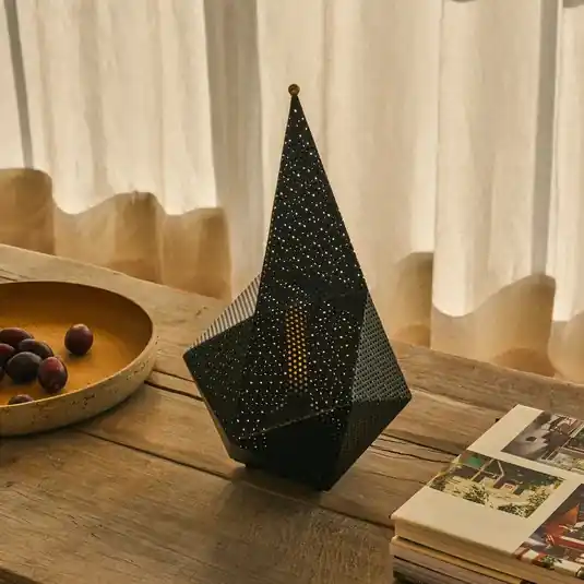 Vedd meg online Gubi LED asztali világítás Bagdad, fekete, magasság 36 cm